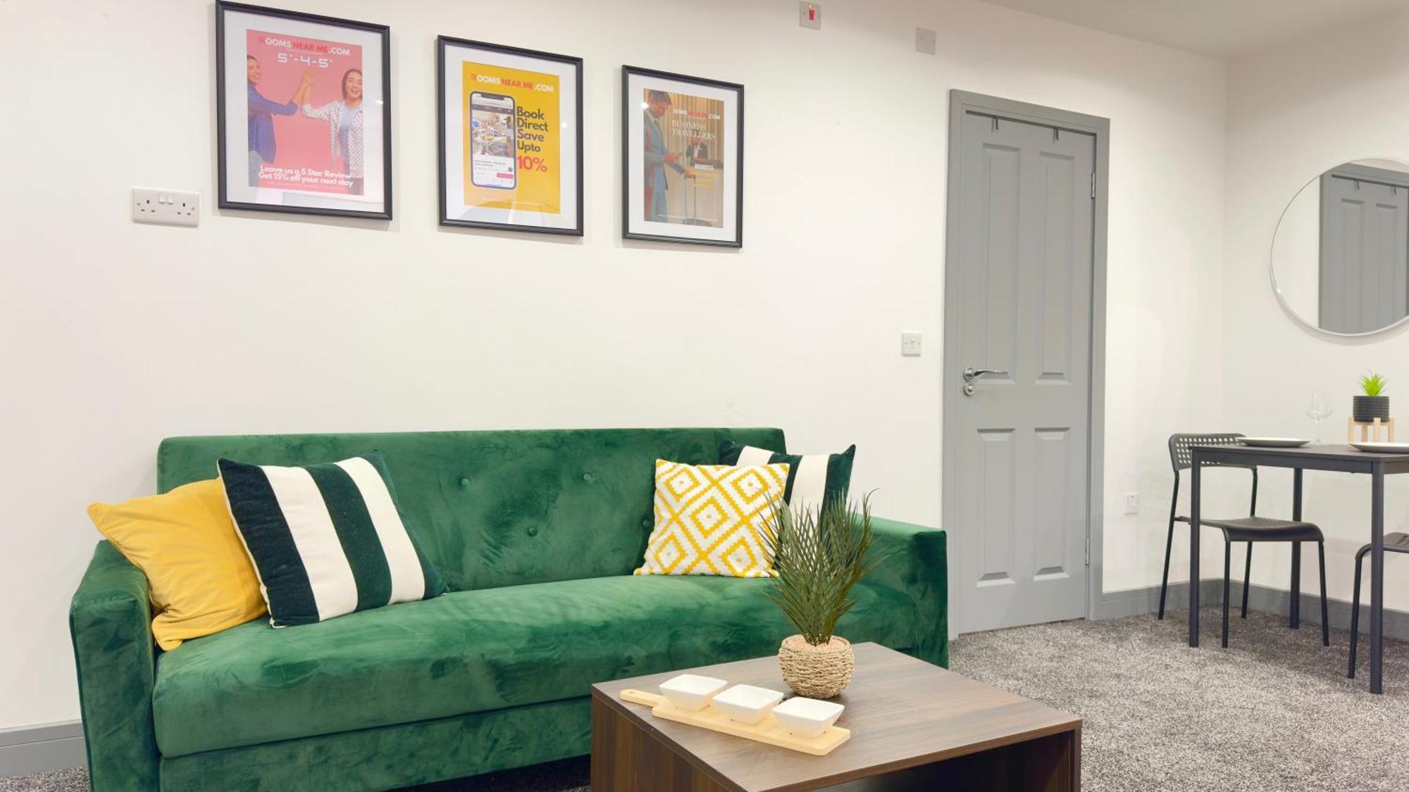 Rnm - Upgraded Business Stay For Travelling Contractors, All Amenities, Private Access Entire Place, Kitchen & Washroom, Smart Tv, Easy Access, Parking Nearby Cradley Heath Exterior foto