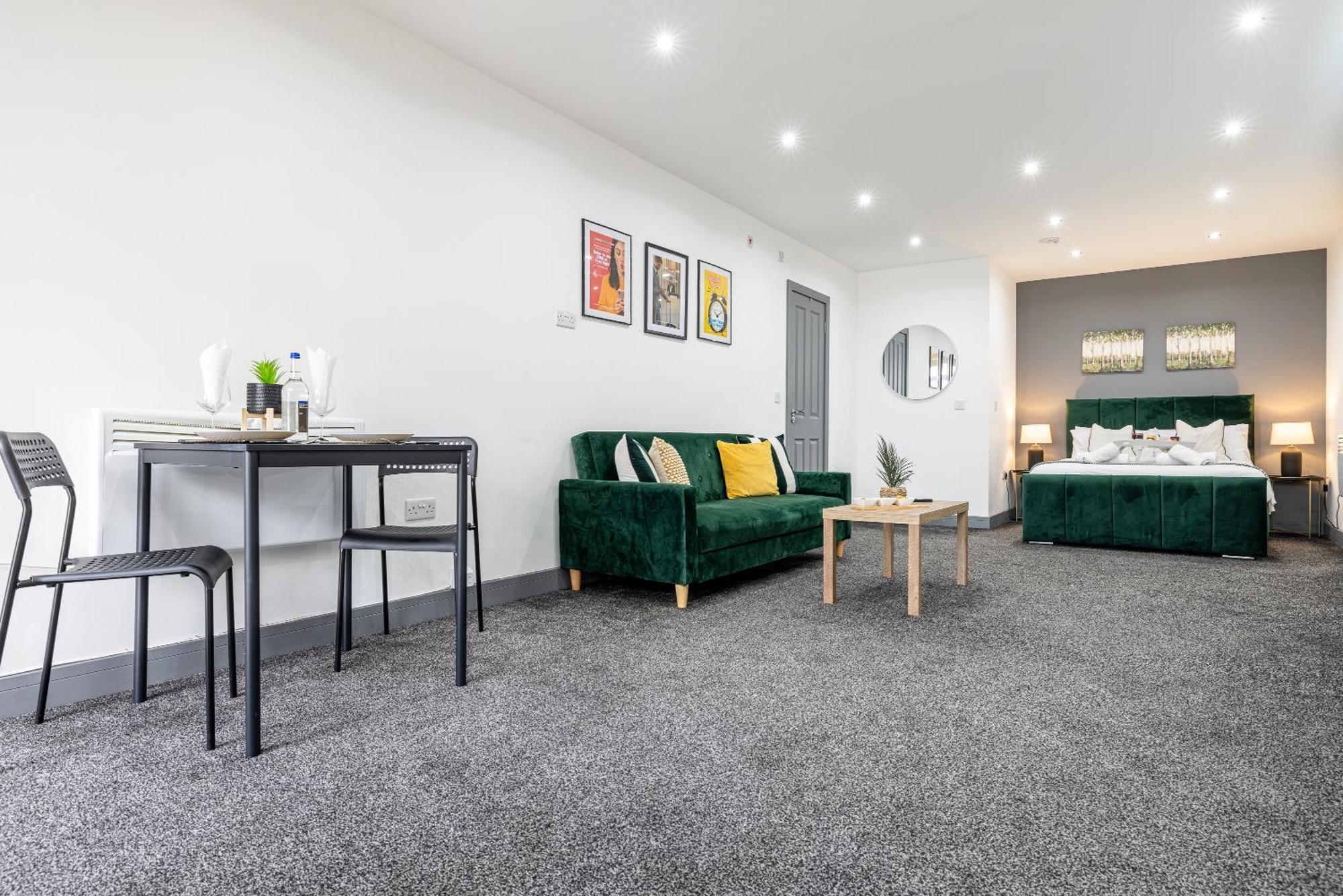 Rnm - Upgraded Business Stay For Travelling Contractors, All Amenities, Private Access Entire Place, Kitchen & Washroom, Smart Tv, Easy Access, Parking Nearby Cradley Heath Exterior foto