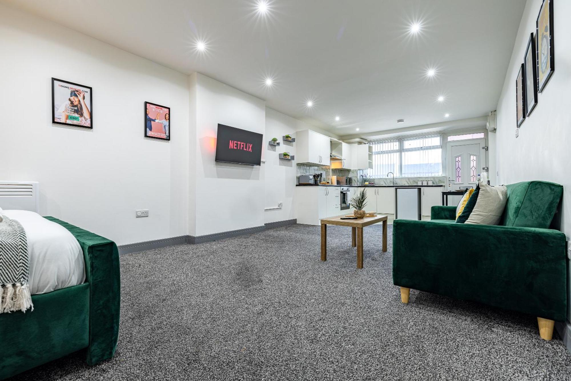 Rnm - Upgraded Business Stay For Travelling Contractors, All Amenities, Private Access Entire Place, Kitchen & Washroom, Smart Tv, Easy Access, Parking Nearby Cradley Heath Exterior foto