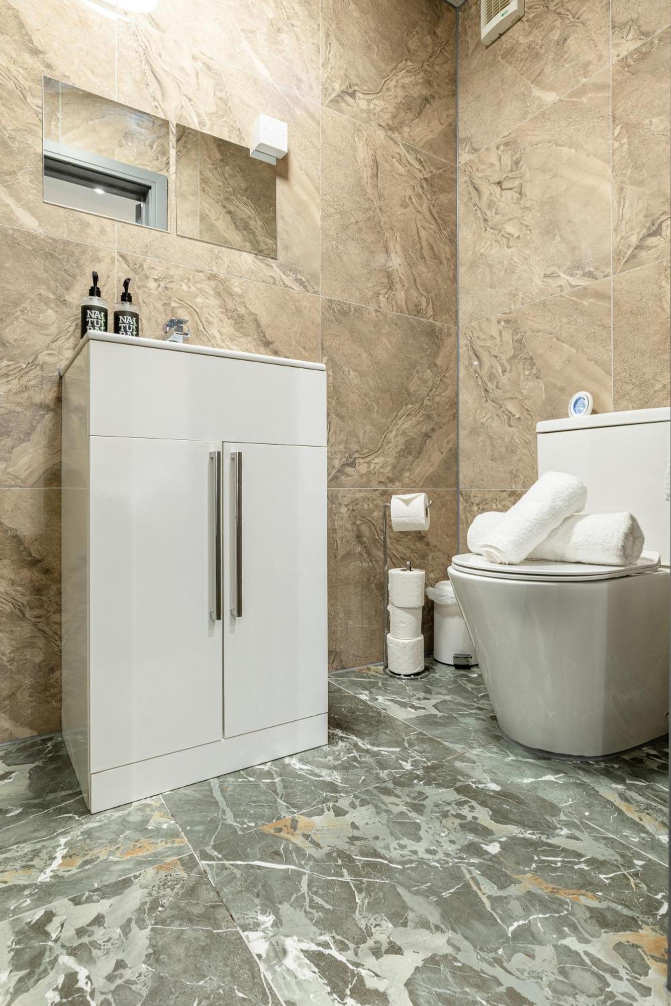 Rnm - Upgraded Business Stay For Travelling Contractors, All Amenities, Private Access Entire Place, Kitchen & Washroom, Smart Tv, Easy Access, Parking Nearby Cradley Heath Exterior foto