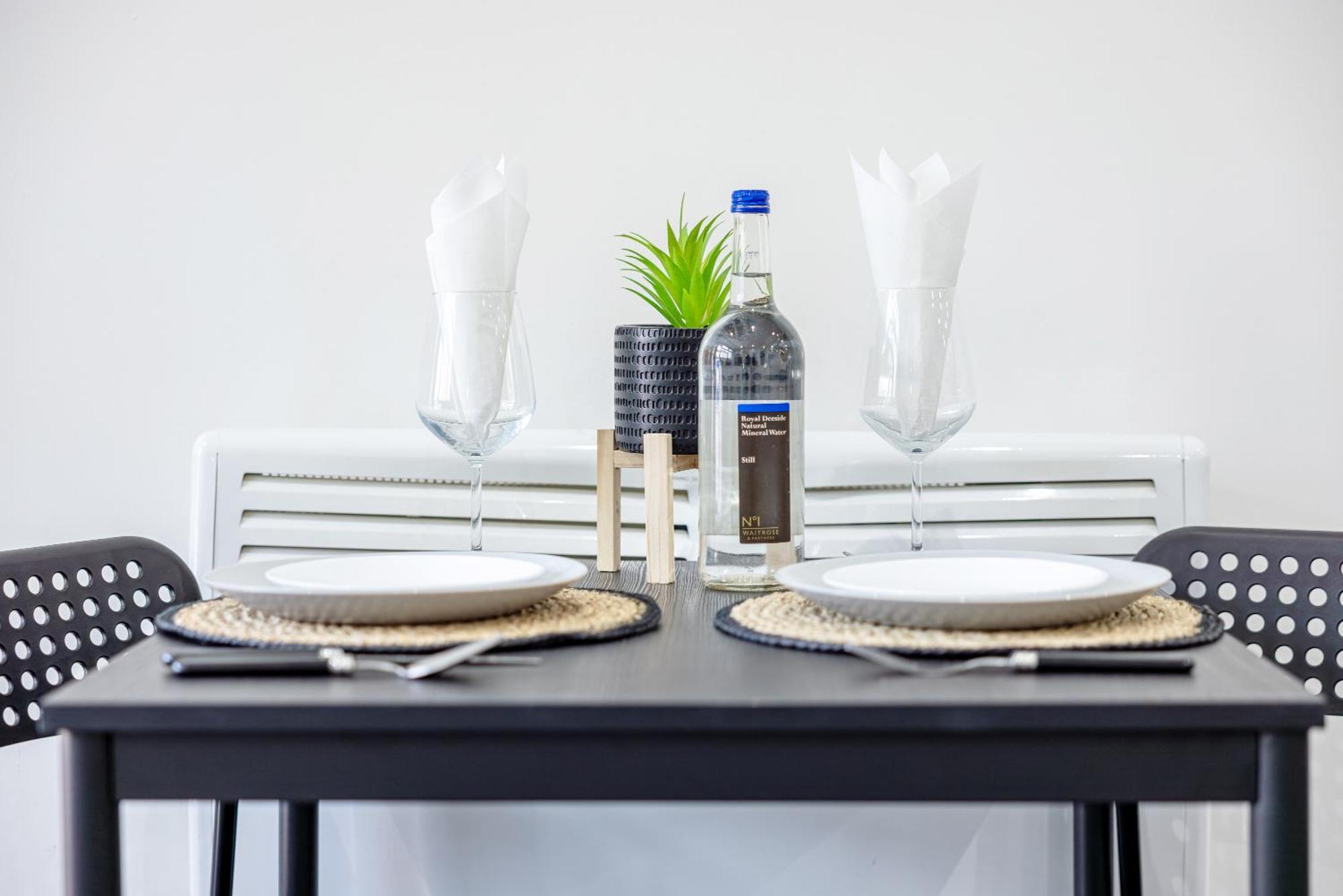 Rnm - Upgraded Business Stay For Travelling Contractors, All Amenities, Private Access Entire Place, Kitchen & Washroom, Smart Tv, Easy Access, Parking Nearby Cradley Heath Exterior foto