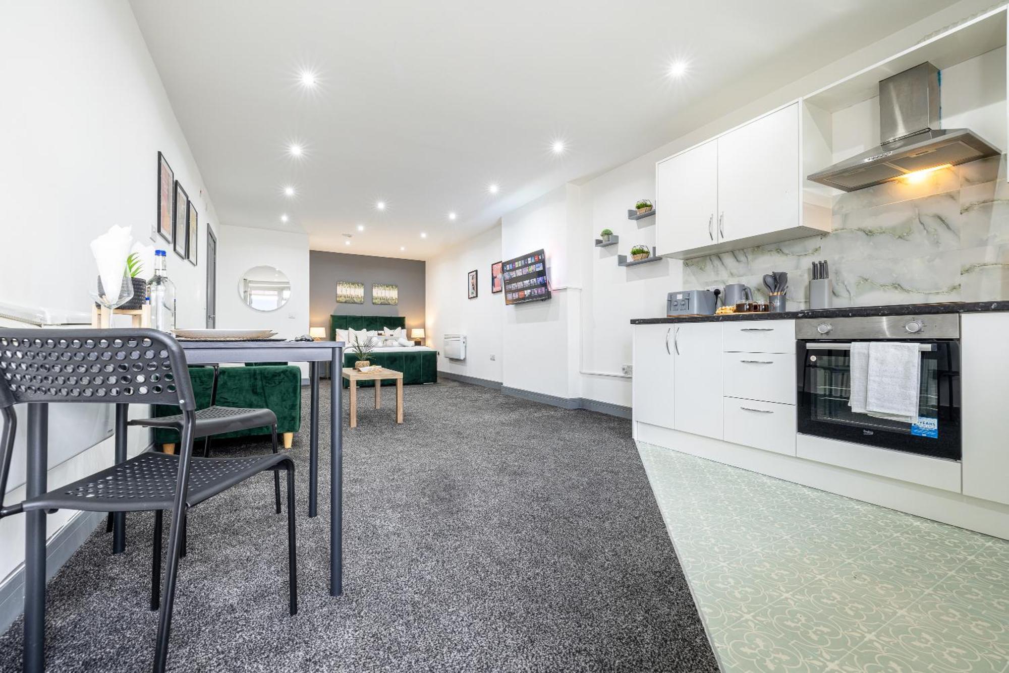 Rnm - Upgraded Business Stay For Travelling Contractors, All Amenities, Private Access Entire Place, Kitchen & Washroom, Smart Tv, Easy Access, Parking Nearby Cradley Heath Exterior foto