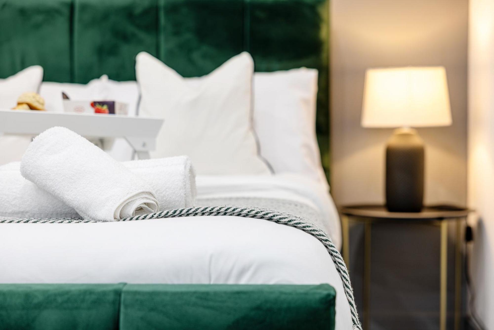 Rnm - Upgraded Business Stay For Travelling Contractors, All Amenities, Private Access Entire Place, Kitchen & Washroom, Smart Tv, Easy Access, Parking Nearby Cradley Heath Exterior foto